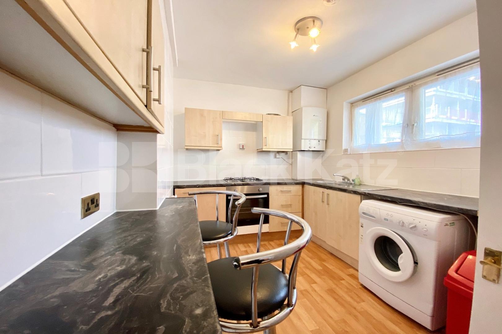 Bright & airy split level apartment with patio garden & superbly located Burbage Close , Borough/London Bridge